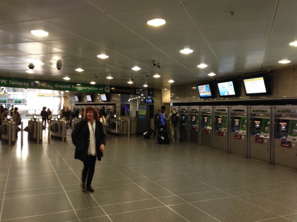 e-train-station