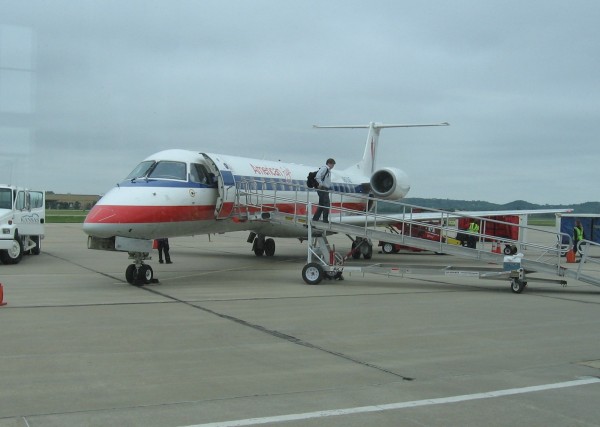 Are Small Airports Worth It? regional-jet-600x427