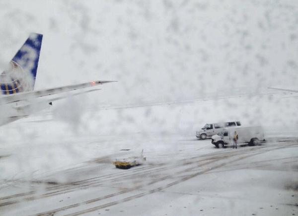 EWR-snowed-in-600x435